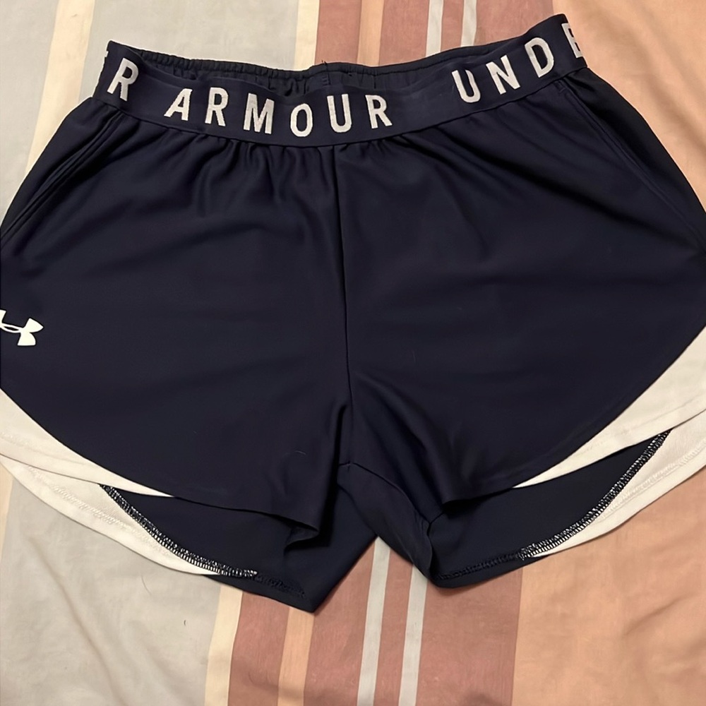 Under Armour short